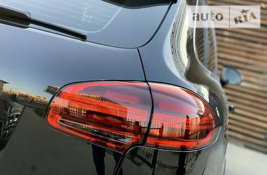 Внедорожник / Кроссовер Porsche Cayenne 2015 в 