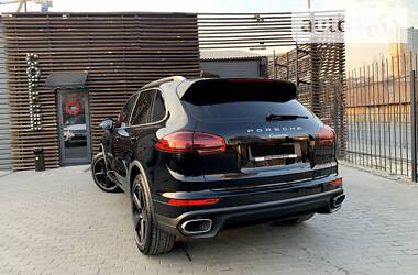 Внедорожник / Кроссовер Porsche Cayenne 2015 в 