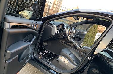 Внедорожник / Кроссовер Porsche Cayenne 2015 в 