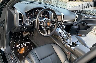 Внедорожник / Кроссовер Porsche Cayenne 2015 в 