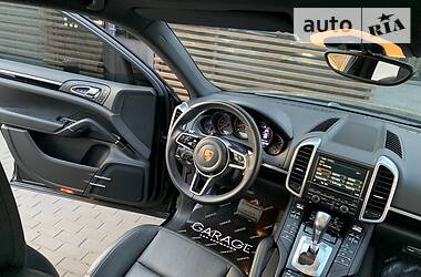 Внедорожник / Кроссовер Porsche Cayenne 2015 в 