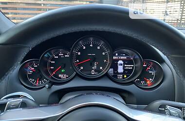 Внедорожник / Кроссовер Porsche Cayenne 2015 в 