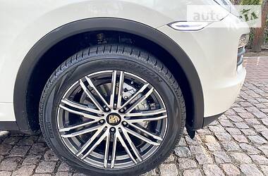 Позашляховик / Кросовер Porsche Cayenne 2012 в 