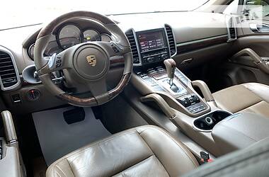 Позашляховик / Кросовер Porsche Cayenne 2012 в 
