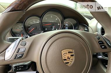 Позашляховик / Кросовер Porsche Cayenne 2012 в 