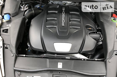 Внедорожник / Кроссовер Porsche Cayenne 2012 в 