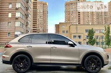 Позашляховик / Кросовер Porsche Cayenne 2016 в Києві