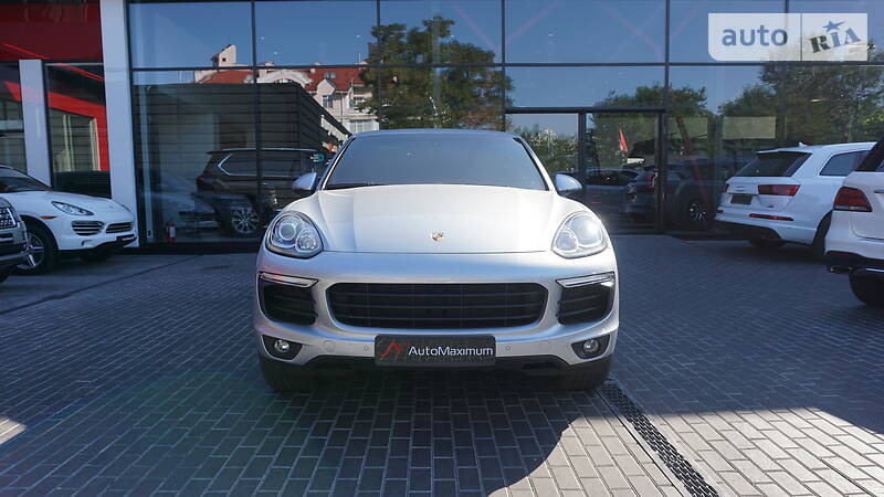 Внедорожник / Кроссовер Porsche Cayenne 2015 в 