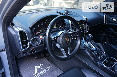 Внедорожник / Кроссовер Porsche Cayenne 2015 в 