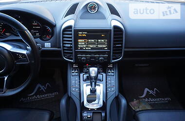 Внедорожник / Кроссовер Porsche Cayenne 2015 в 