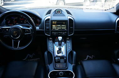 Внедорожник / Кроссовер Porsche Cayenne 2015 в 