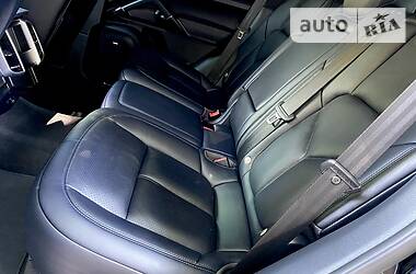 Внедорожник / Кроссовер Porsche Cayenne 2015 в 