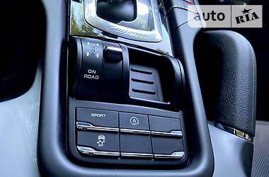 Внедорожник / Кроссовер Porsche Cayenne 2015 в 