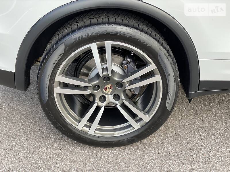 Позашляховик / Кросовер Porsche Cayenne 2014 в Києві