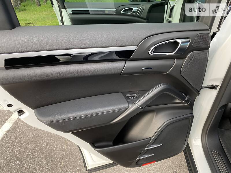 Позашляховик / Кросовер Porsche Cayenne 2014 в Києві