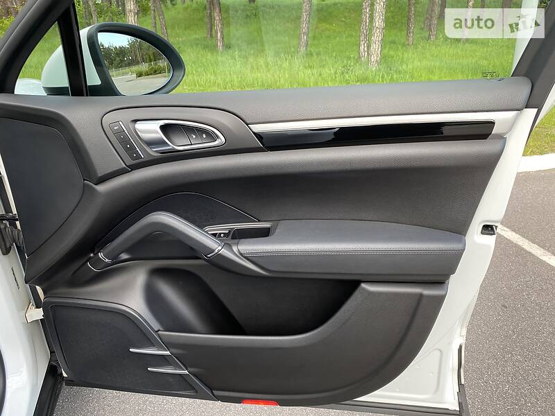 Позашляховик / Кросовер Porsche Cayenne 2014 в Києві