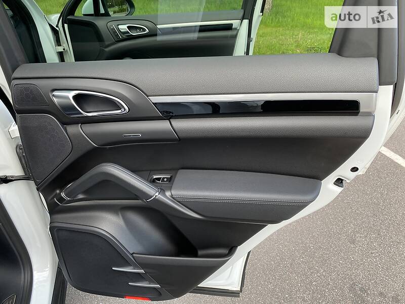 Позашляховик / Кросовер Porsche Cayenne 2014 в Києві