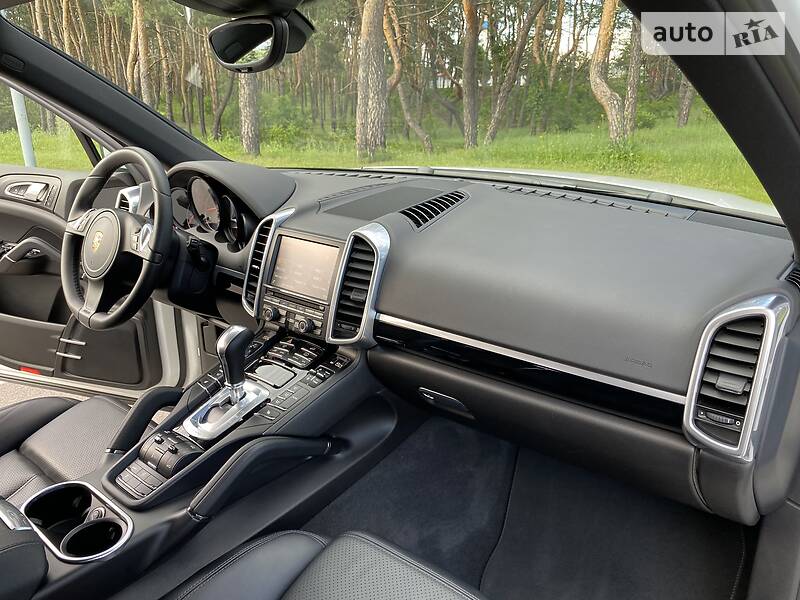 Позашляховик / Кросовер Porsche Cayenne 2014 в Києві