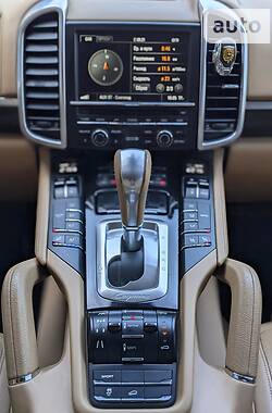 Внедорожник / Кроссовер Porsche Cayenne 2012 в 