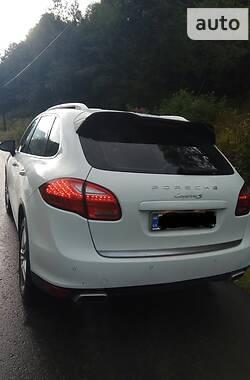 Позашляховик / Кросовер Porsche Cayenne 2013 в 