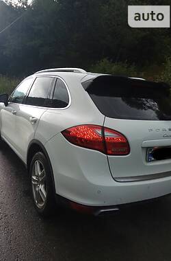 Позашляховик / Кросовер Porsche Cayenne 2013 в 
