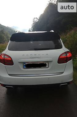 Позашляховик / Кросовер Porsche Cayenne 2013 в 