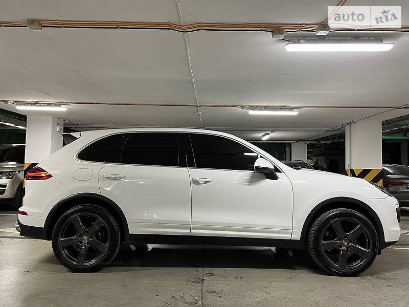 Внедорожник / Кроссовер Porsche Cayenne 2015 в Киеве