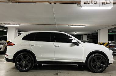 Позашляховик / Кросовер Porsche Cayenne 2015 в 