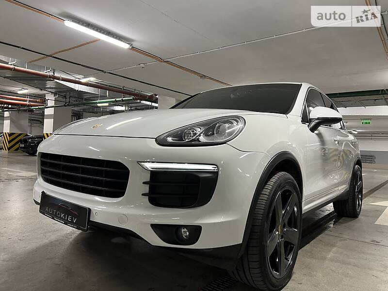 Внедорожник / Кроссовер Porsche Cayenne 2015 в Киеве