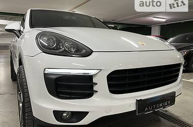 Позашляховик / Кросовер Porsche Cayenne 2015 в 