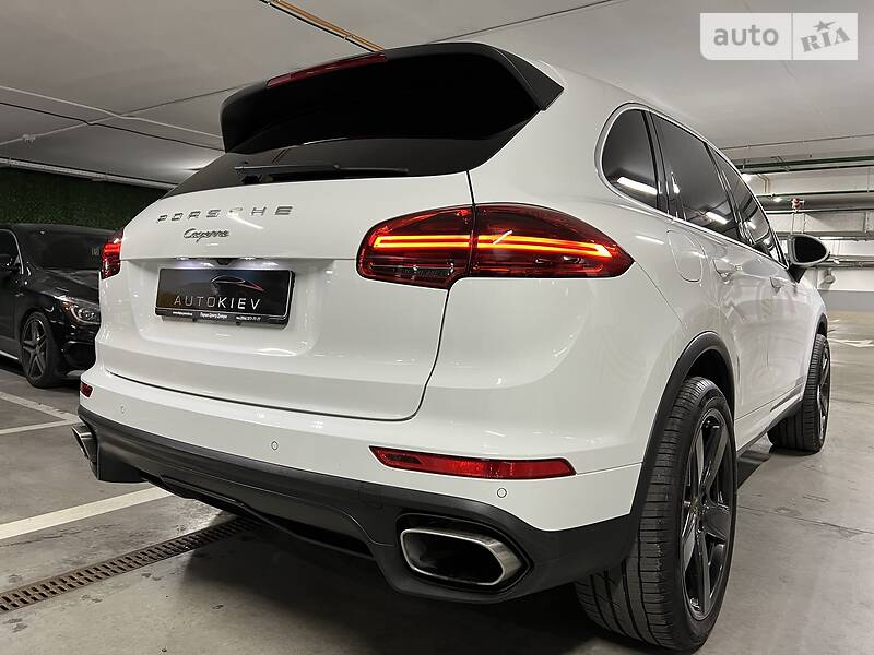 Внедорожник / Кроссовер Porsche Cayenne 2015 в Киеве