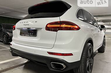 Позашляховик / Кросовер Porsche Cayenne 2015 в 