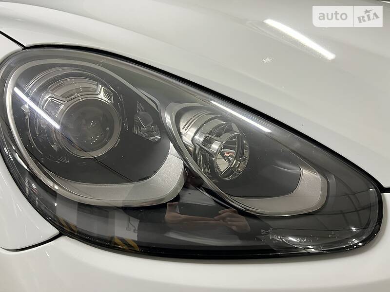 Внедорожник / Кроссовер Porsche Cayenne 2015 в Киеве