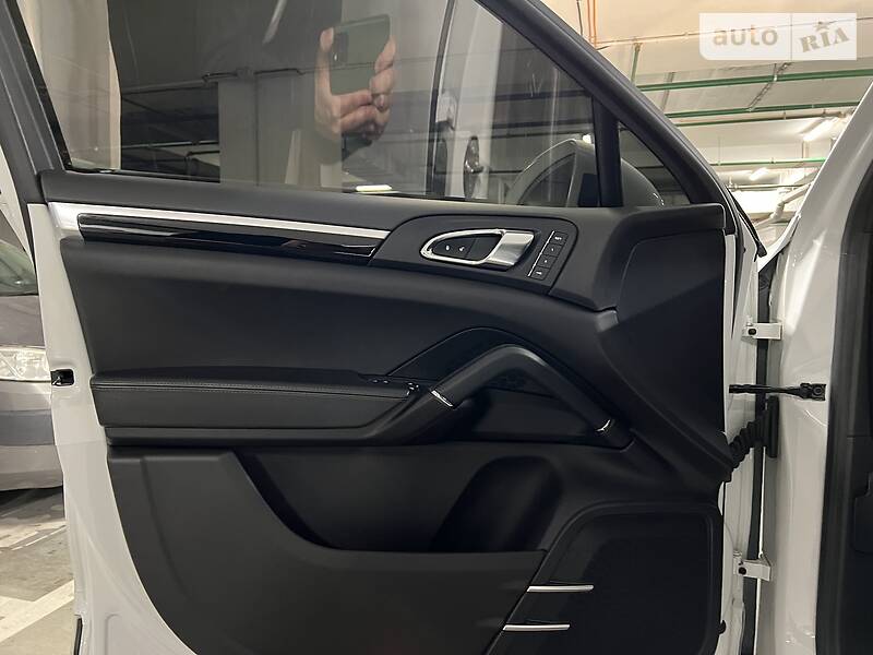 Внедорожник / Кроссовер Porsche Cayenne 2015 в Киеве