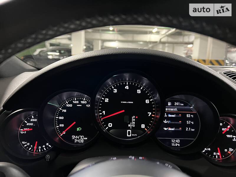 Внедорожник / Кроссовер Porsche Cayenne 2015 в Киеве