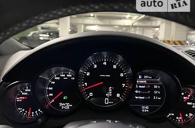 Позашляховик / Кросовер Porsche Cayenne 2015 в 