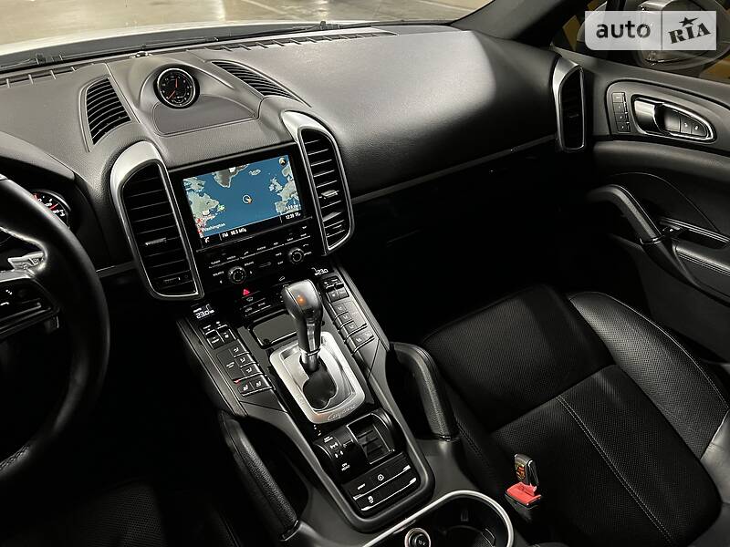 Внедорожник / Кроссовер Porsche Cayenne 2015 в Киеве