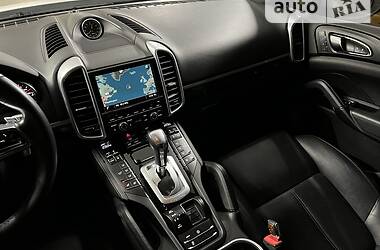 Позашляховик / Кросовер Porsche Cayenne 2015 в 