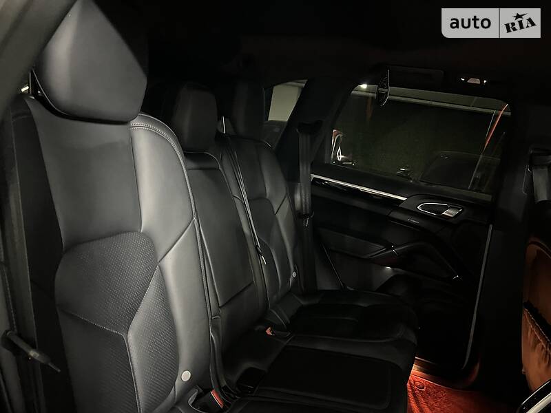 Внедорожник / Кроссовер Porsche Cayenne 2015 в Киеве