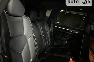 Позашляховик / Кросовер Porsche Cayenne 2015 в 