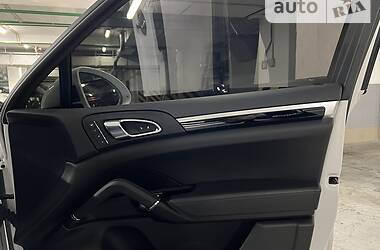 Позашляховик / Кросовер Porsche Cayenne 2015 в 
