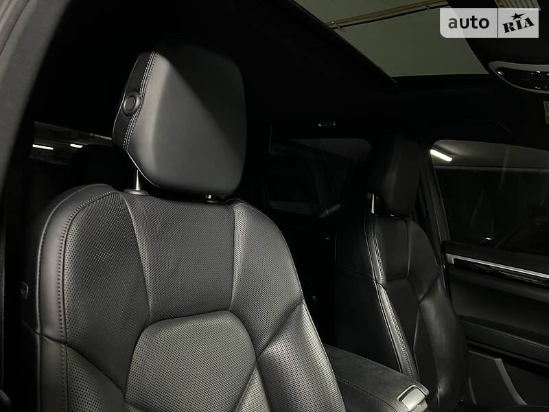 Внедорожник / Кроссовер Porsche Cayenne 2015 в Киеве
