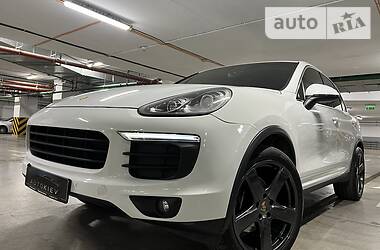 Позашляховик / Кросовер Porsche Cayenne 2015 в Києві