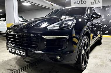 Внедорожник / Кроссовер Porsche Cayenne 2016 в Киеве