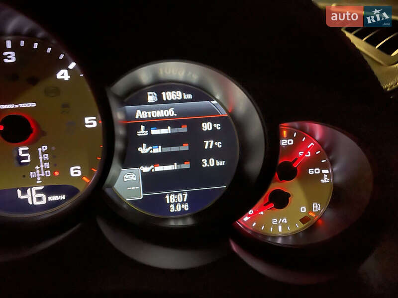 Внедорожник / Кроссовер Porsche Cayenne 2015 в Киеве