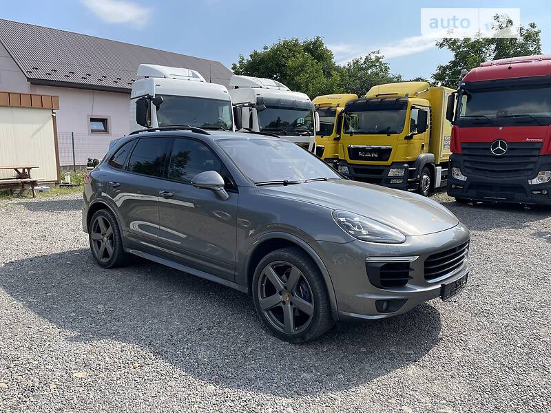 Позашляховик / Кросовер Porsche Cayenne 2016 в Чернівцях