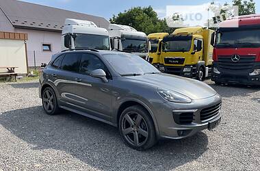 Позашляховик / Кросовер Porsche Cayenne 2016 в Чернівцях