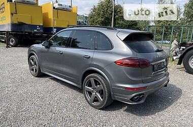 Позашляховик / Кросовер Porsche Cayenne 2016 в Чернівцях