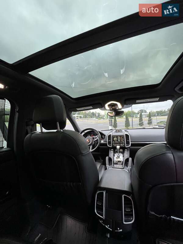 Внедорожник / Кроссовер Porsche Cayenne 2015 в Львове