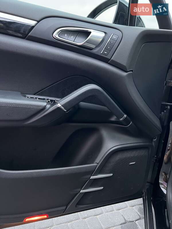 Внедорожник / Кроссовер Porsche Cayenne 2015 в Львове